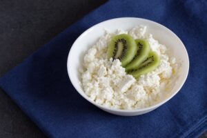 Kiwi and Cottage Cheese Bedtime Snack for Better Sleep